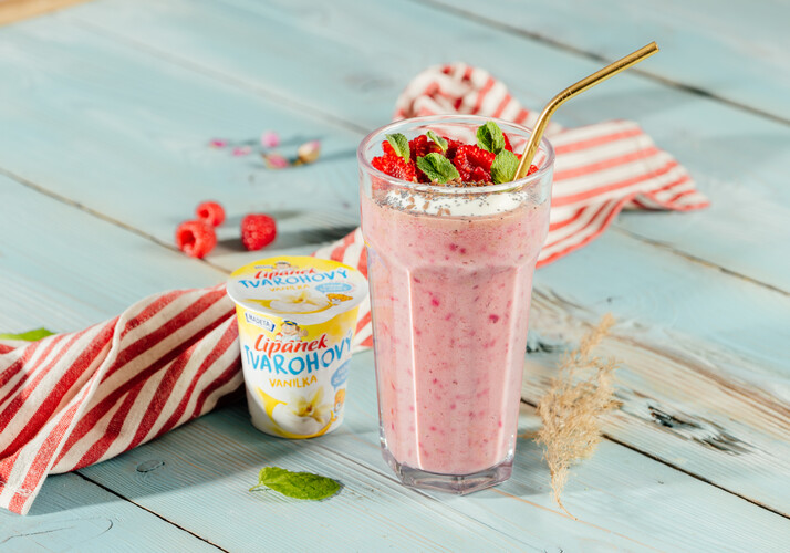 Smoothie s čerešňami, jahodami, banánmi a Lipánkom