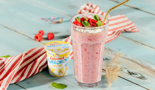 Smoothie s čerešňami, jahodami, banánmi a Lipánkom